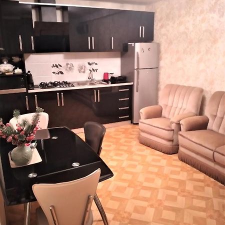 Izi'S Cozy Apartment Kutaisi Eksteriør bilde