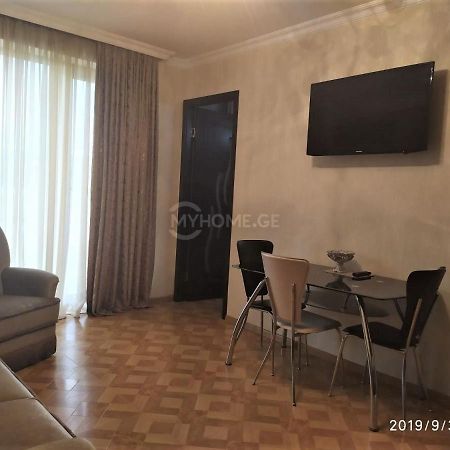 Izi'S Cozy Apartment Kutaisi Eksteriør bilde